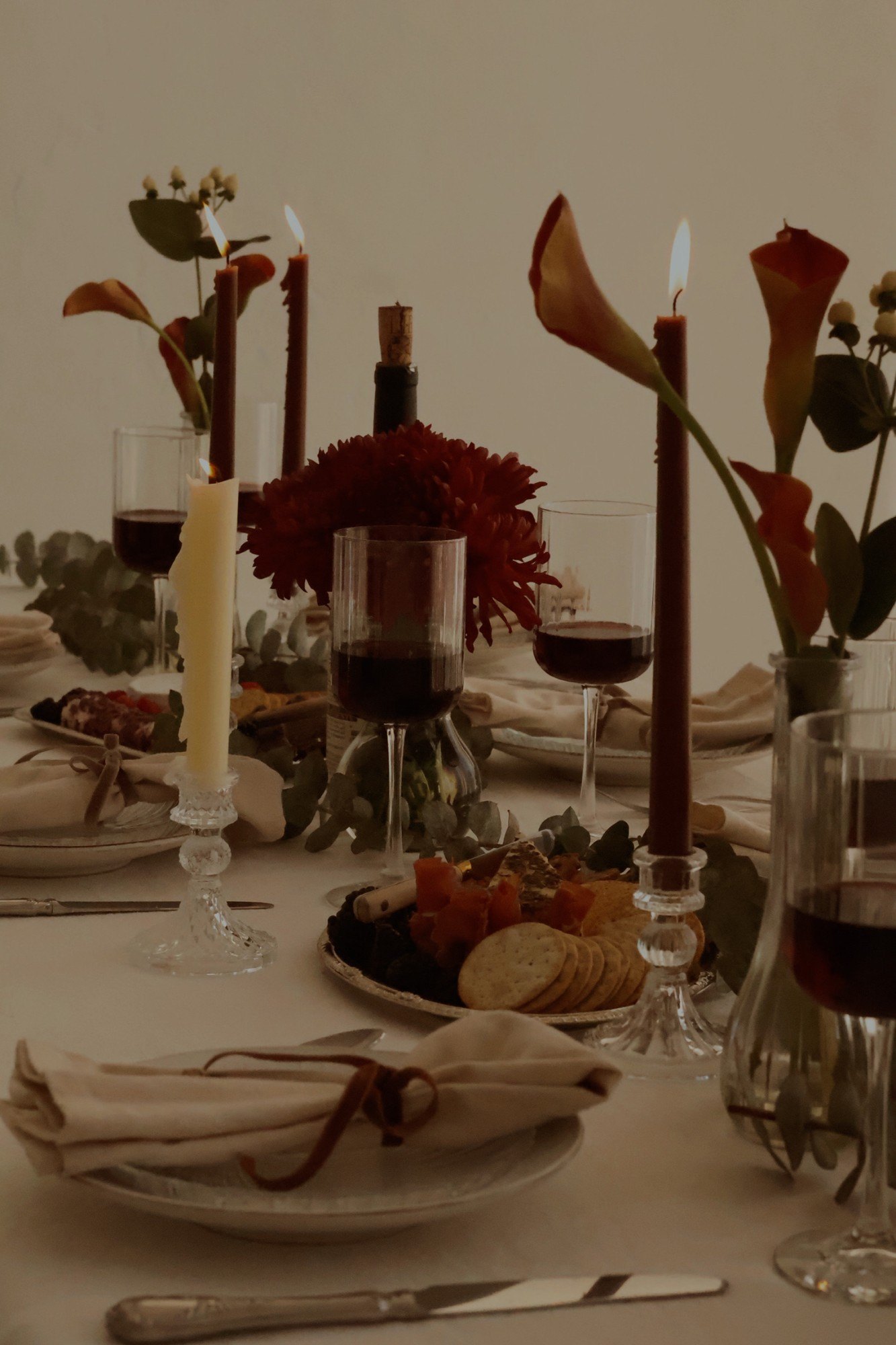 Rust tapers, calla lilies and eucalyptus running down the candlelit table
